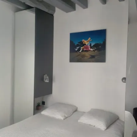 Appartamento élégant 2 Pièces, Rue Du Temple, Calme, 100m Métro République Parigi