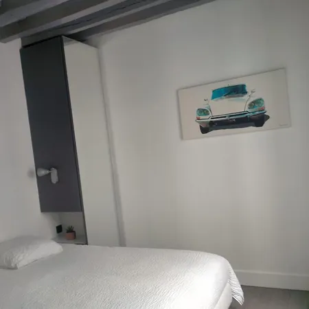 élégant 2 Pièces, Rue Du Temple, Calme, 100m Métro République Appartamento