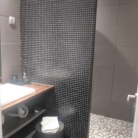 élégant 2 Pièces, Rue Du Temple, Calme, 100m Métro République * Parigi