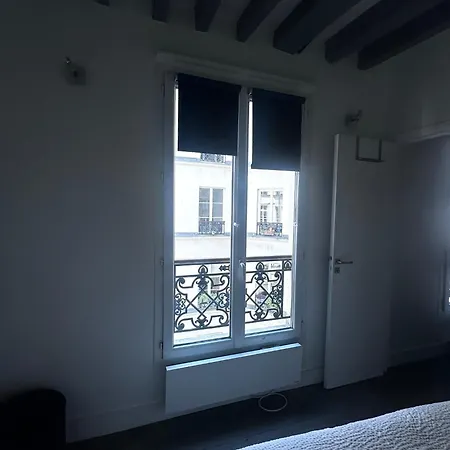 élégant 2 Pièces, Rue Du Temple, Calme, 100m Métro République *