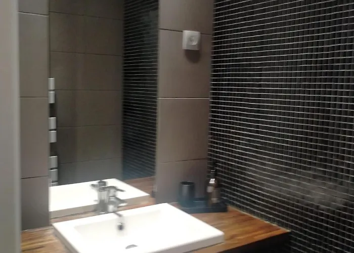 Elegant 2 Pieces, Rue Du Temple, Calme, 100m Metro Republique * Parijs