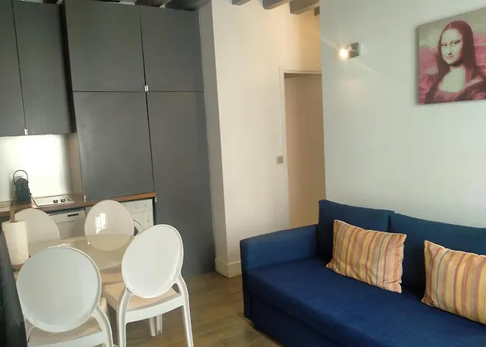 Appartement Elegant 2 Pieces, Rue Du Temple, Calme, 100m Metro Republique *