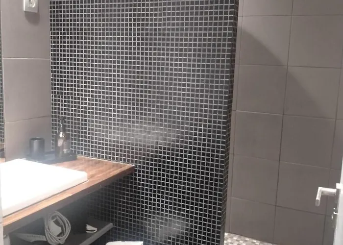 Elegant 2 Pieces, Rue Du Temple, Calme, 100m Metro Republique * Parijs